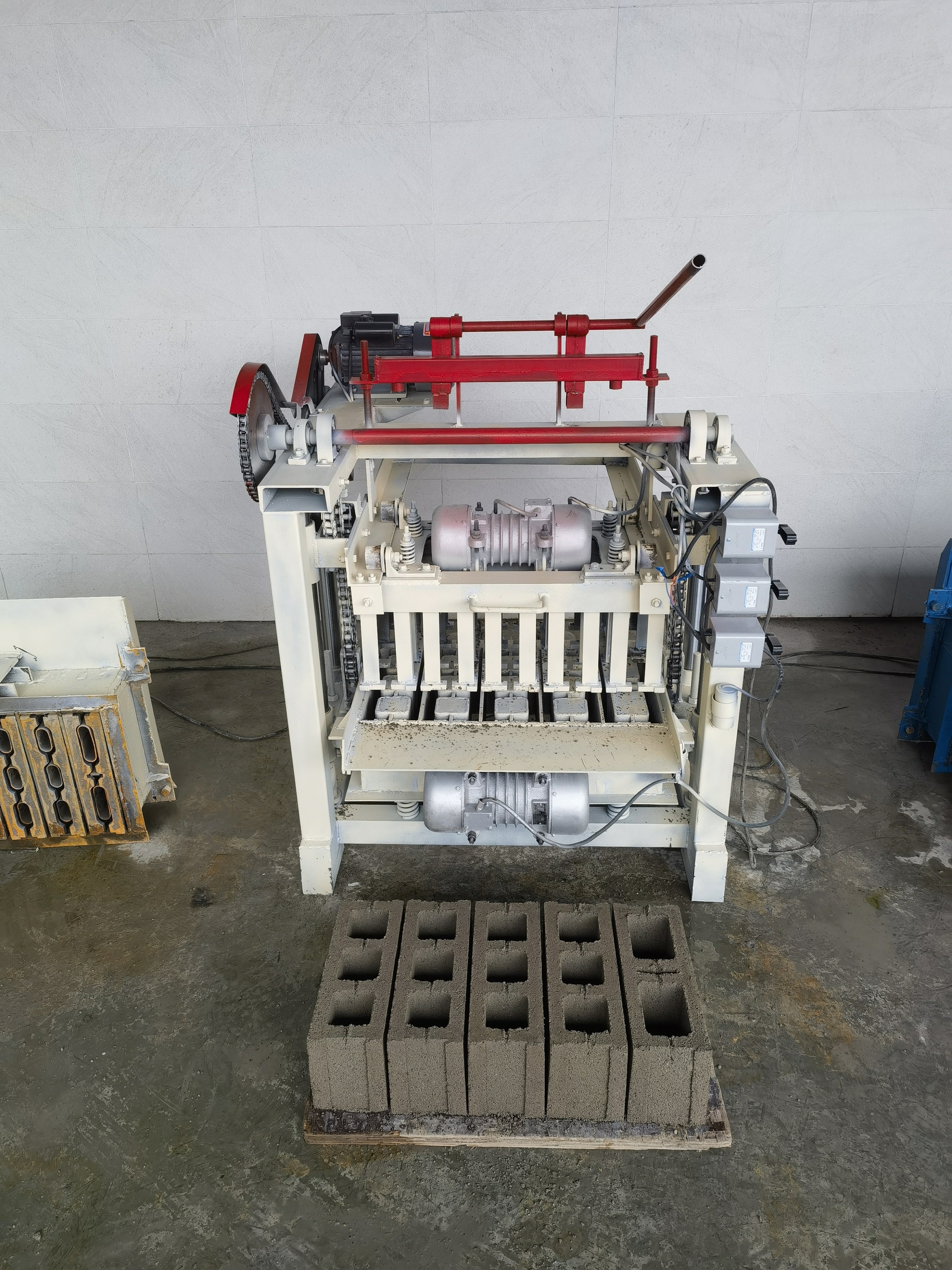 construction tools and equipment KM4-35 Semi-automatic Concrete Block Machine Produce 400-150-200mm LWH three-hole hollow bricks