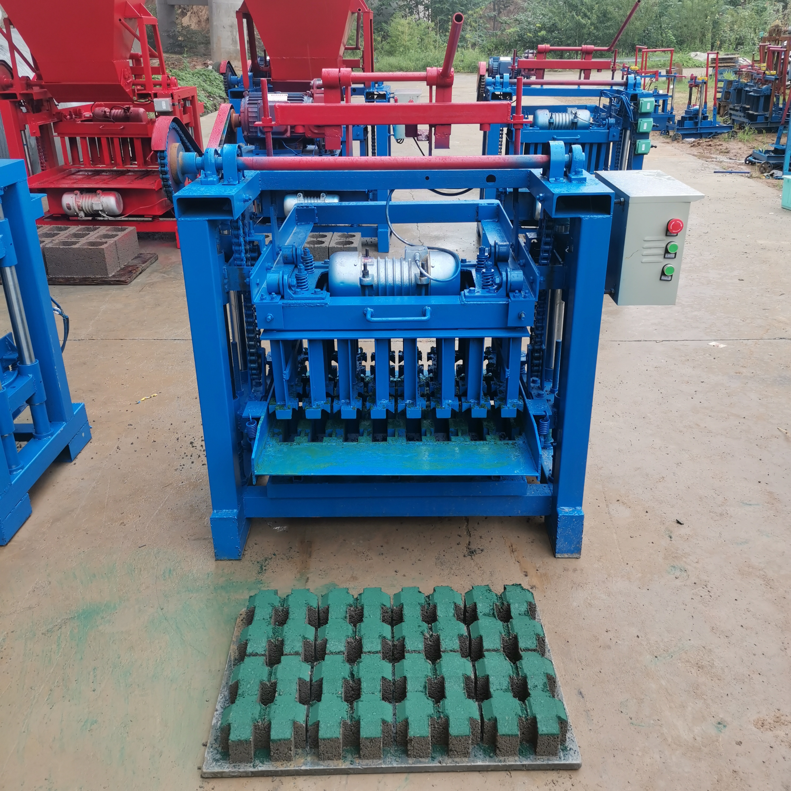 building construction machinery KM4-35 Semi-automatic concrete paving block machine Production of Spanish paving blocks