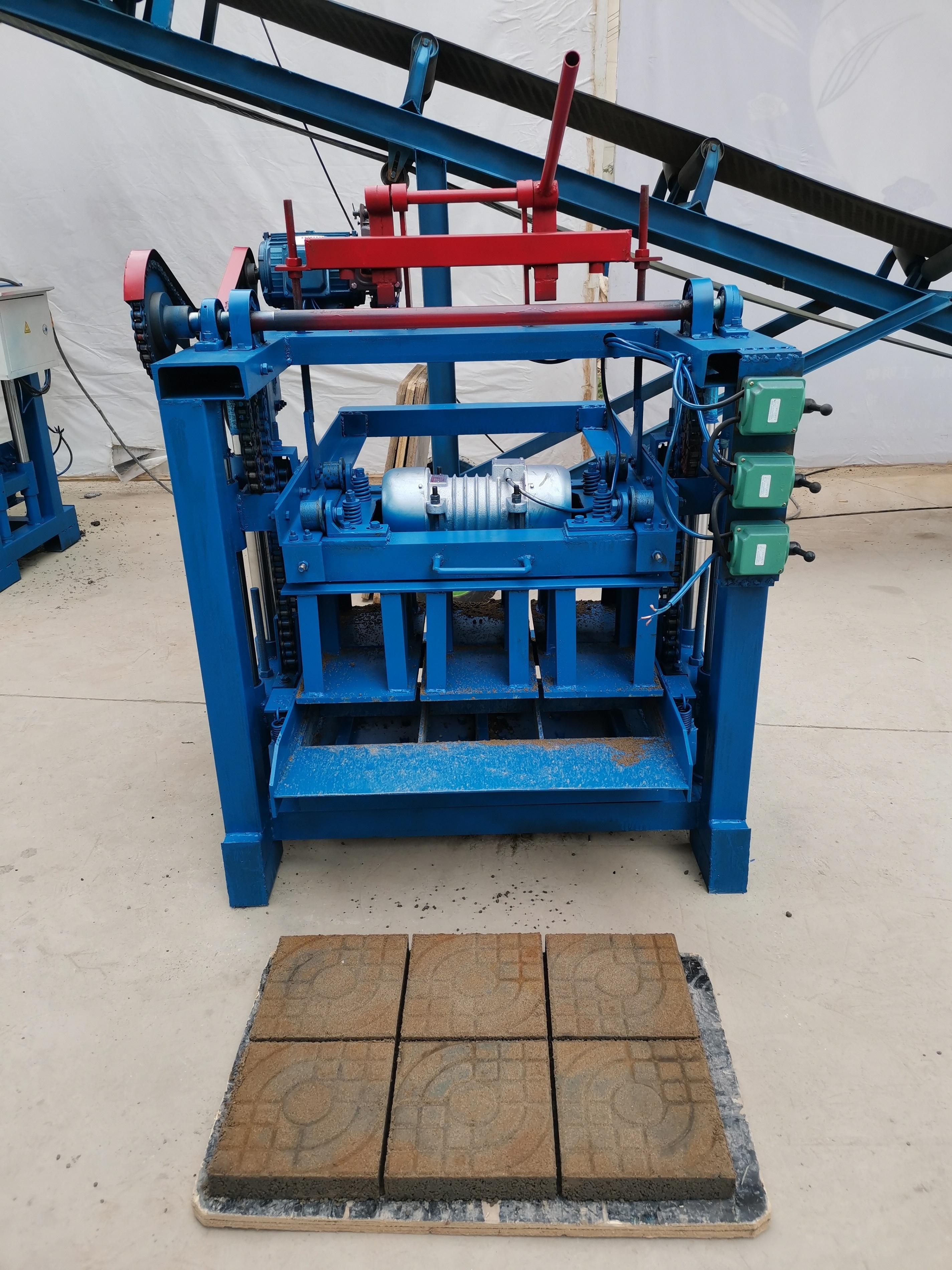 building construction machinery KM4-35 Semi-automatic concrete paving block machine Production of Spanish paving blocks