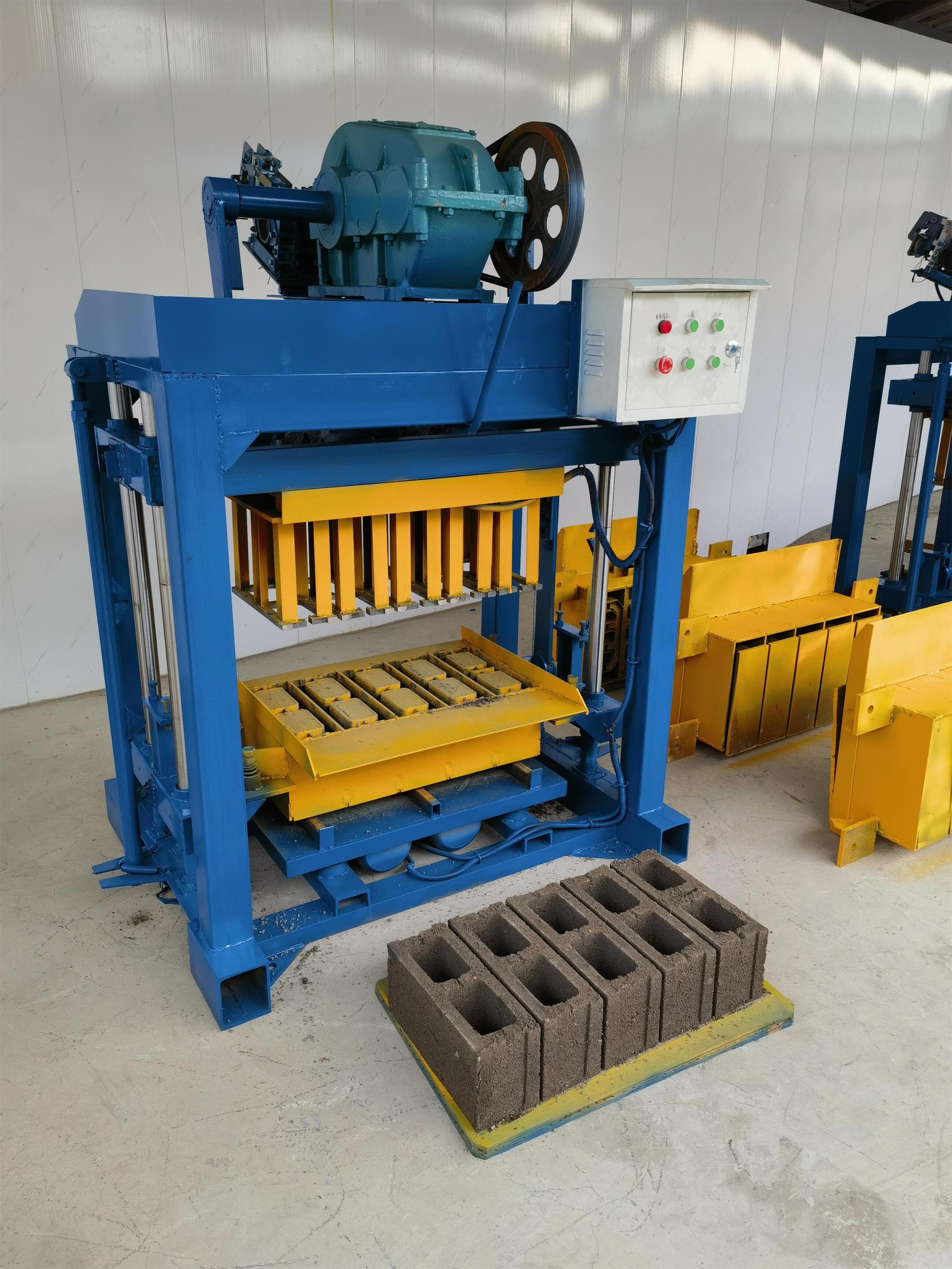 make machinery equipment machine for sale near KM4-40 Electric Concrete Paving Block Molding Machine Producing Pavement Blocks