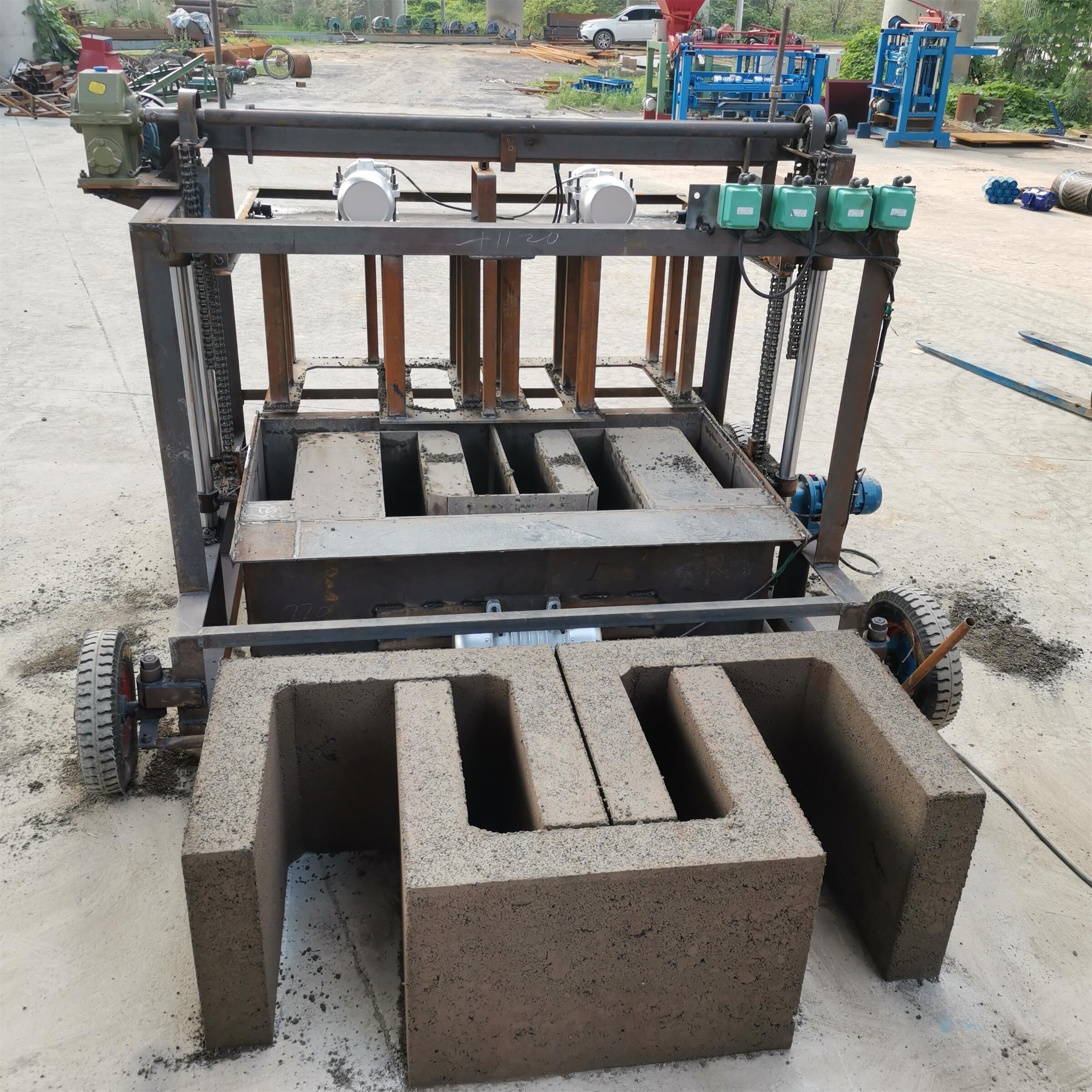 Precast Concrete Drainage Irrigation Canal Block Machine Producing U-shaped drainage canals with openings up to 600mm long