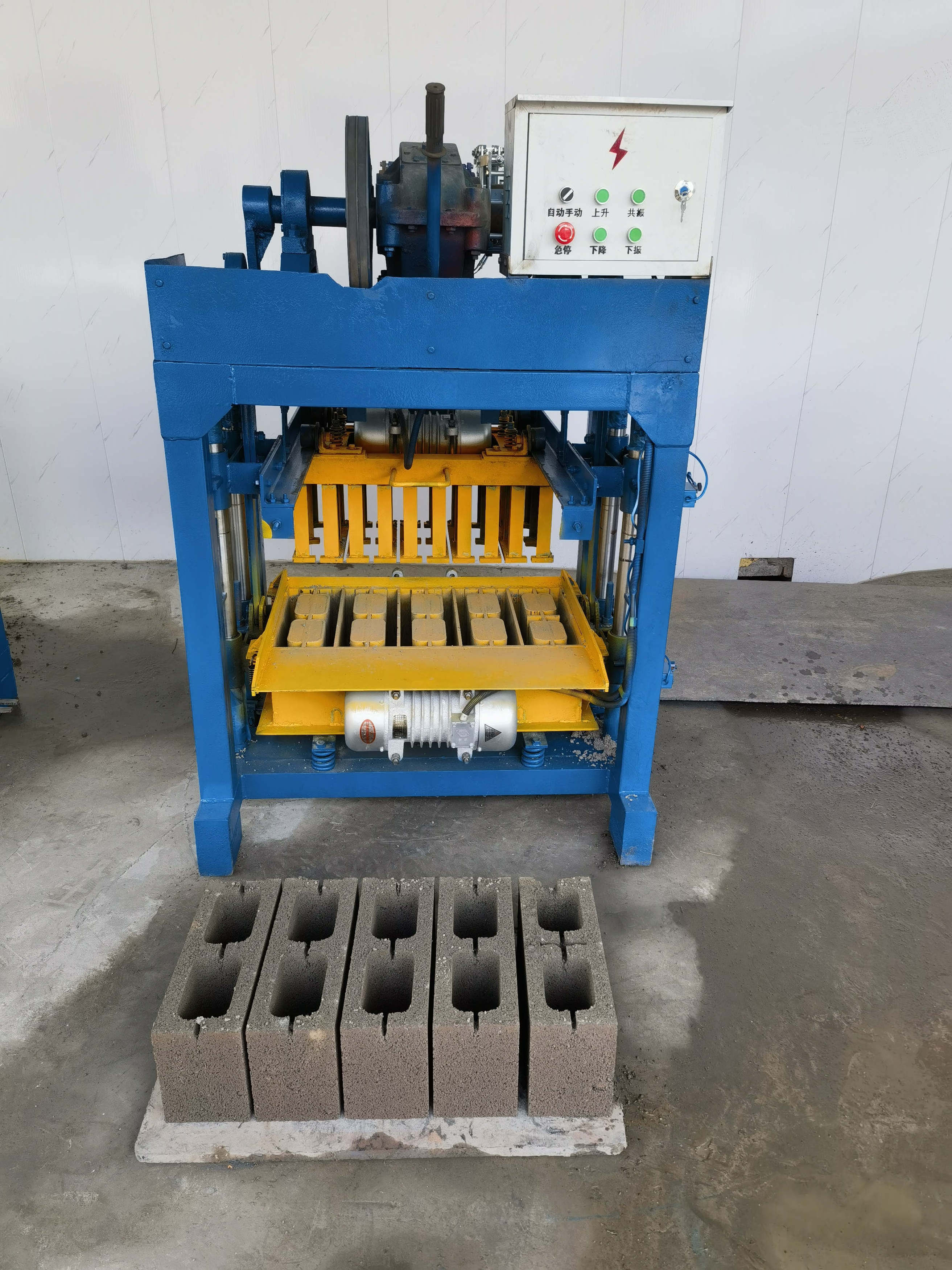 KM4-40 400-150-200mm Semi-Auto Red Block Machinery Earth Blocks Making Machines Clay Brick Making Machine Making Clay Block