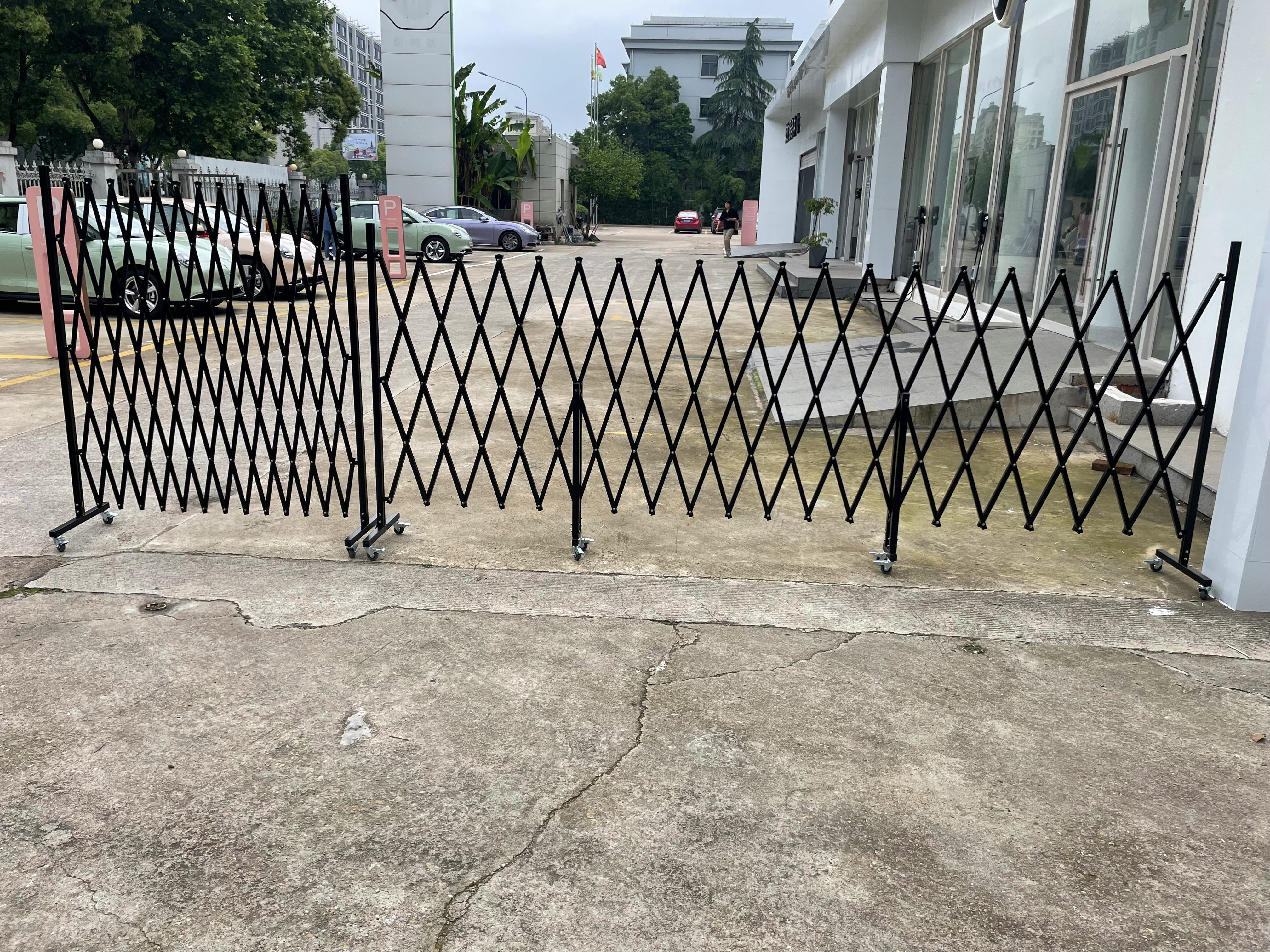 Portable Metal Accordion Folding Security Scissor Gate Expanding Retractable Steel Aluminum Fence Barricade