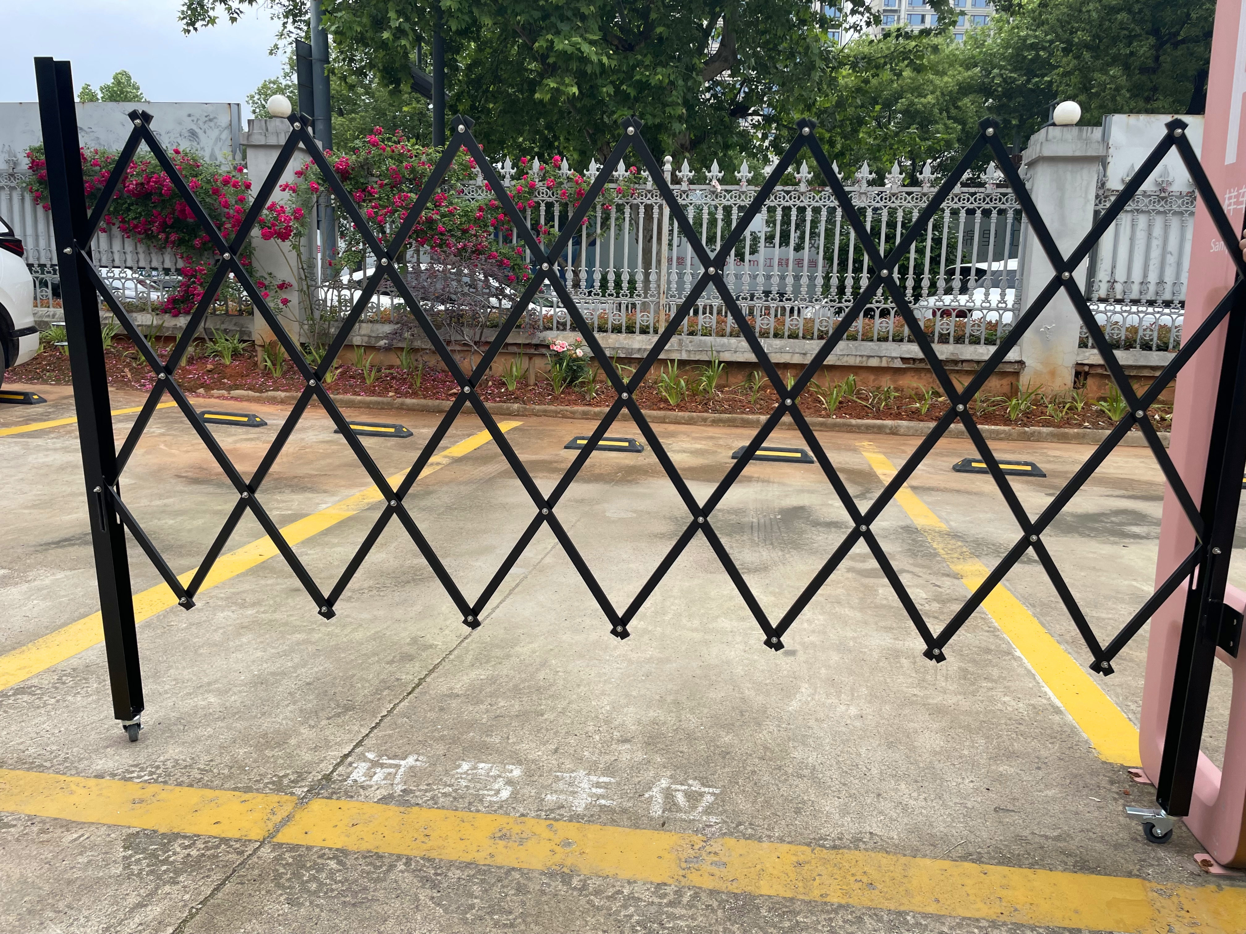 Factory Direct Folding Security Retractable Barrier Metal Scissor Adjustable Accordion Gate