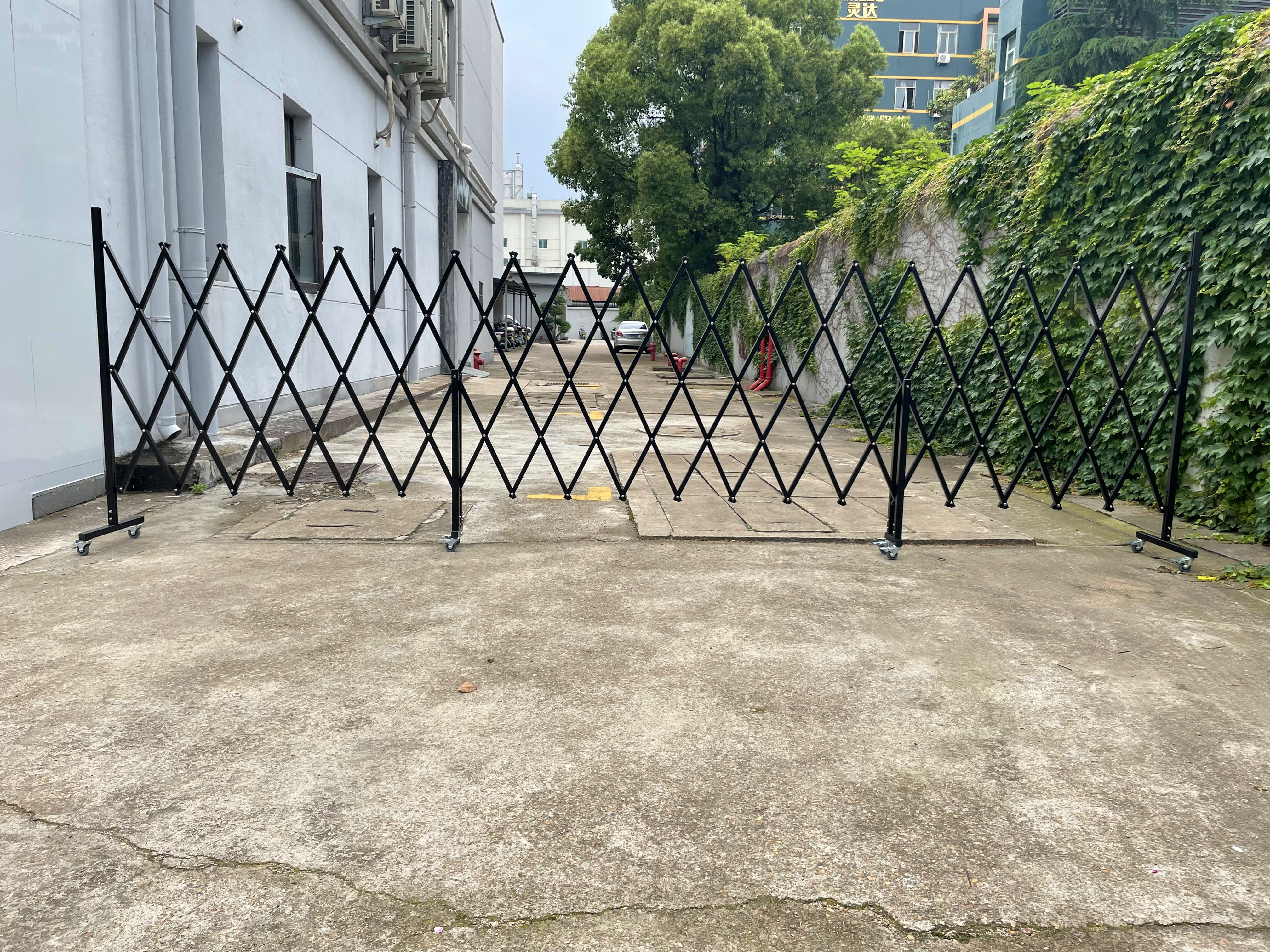 Portable Metal Accordion Folding Security Scissor Gate Expanding Retractable Steel Aluminum Fence Barricade