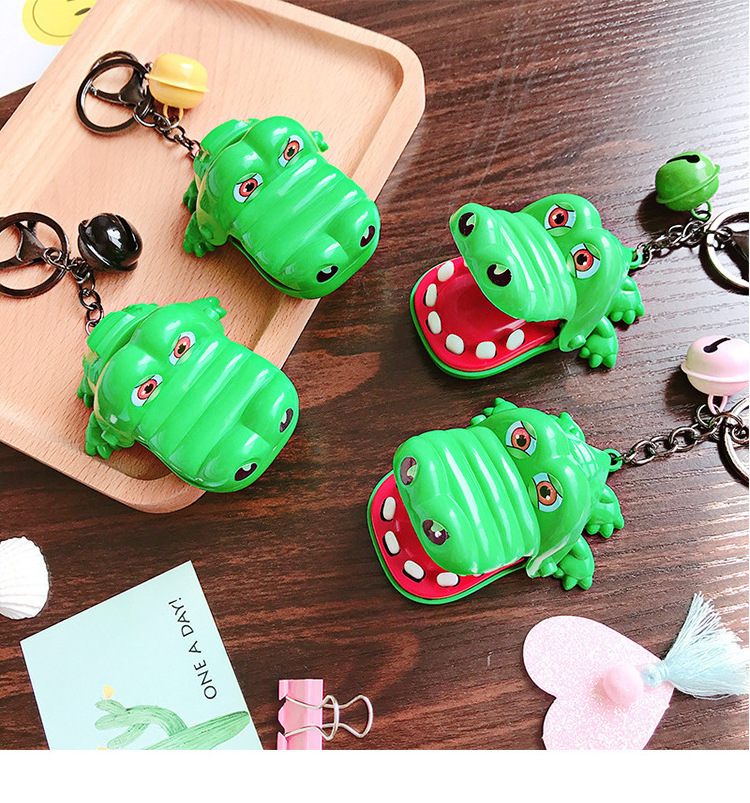 2023 hot selling finger biting hand crocodile keychain Cute Cartoon Animal Croc Stress Relief Keychain