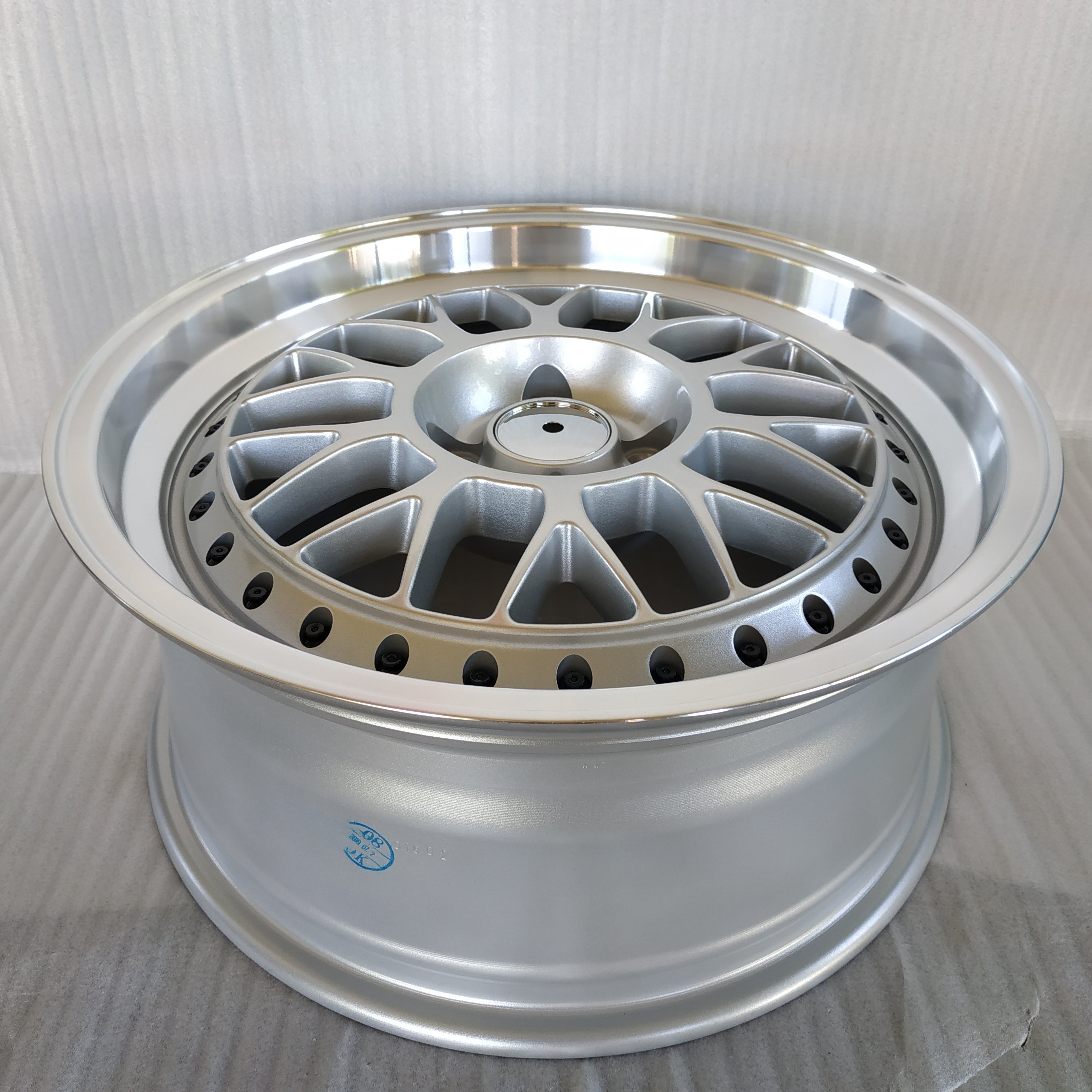 18 * 8.5 inch aluminum alloy car wheels with black shiny edges, silver shiny edges, and gold shiny edges