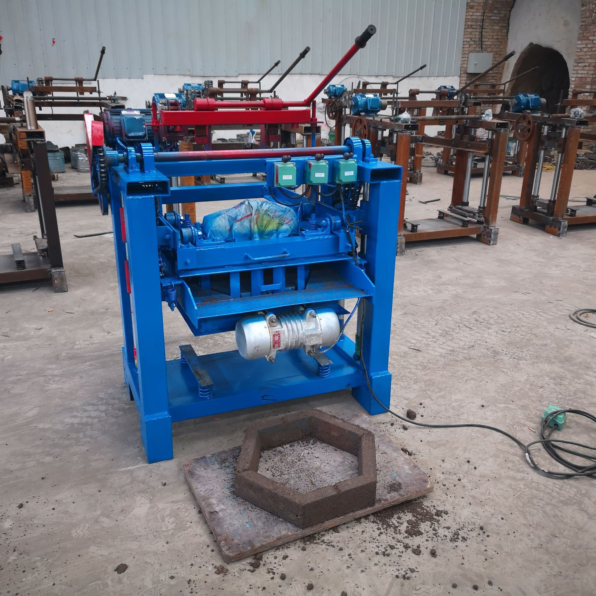 Hollow cement concrete homemade block making machine price simple solid brick making machine for sale