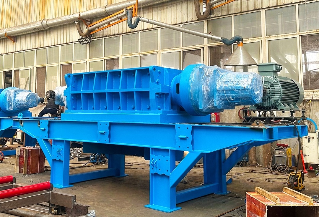 Double shaft waste tires tyre grinding shredder machine for sale