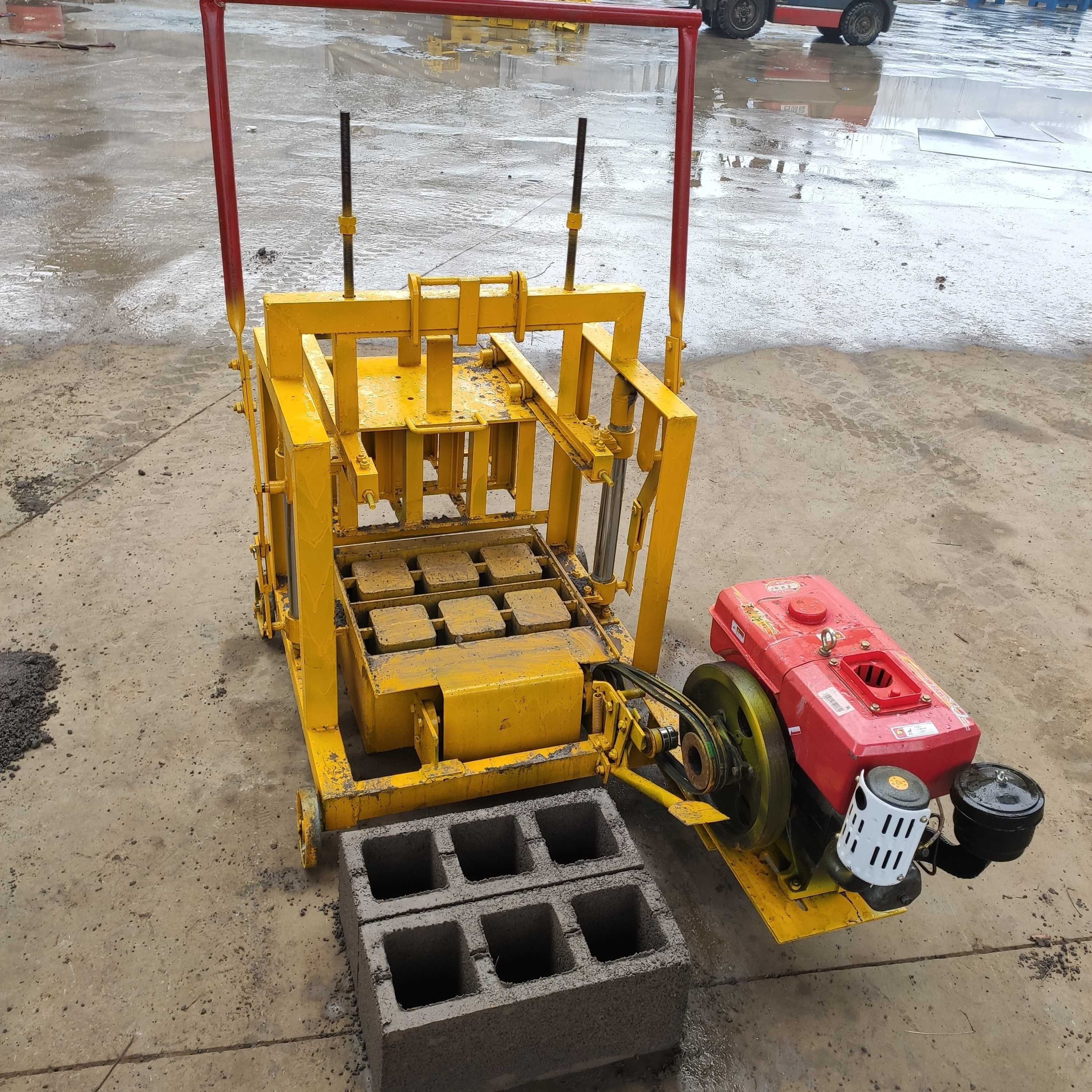 Hand press 2 blocks diesel mobile  brick making machine Xinda Hollow solid pavement cement concrete for sale