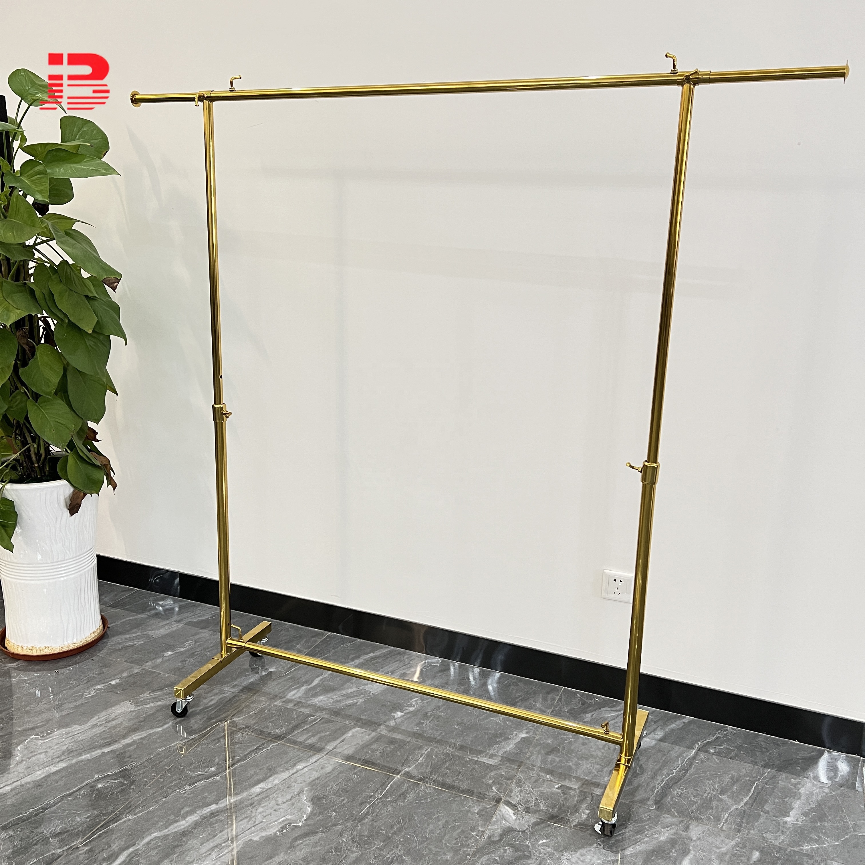 Metal Garment Display Rack Golden Clothing Display Stand For Shop