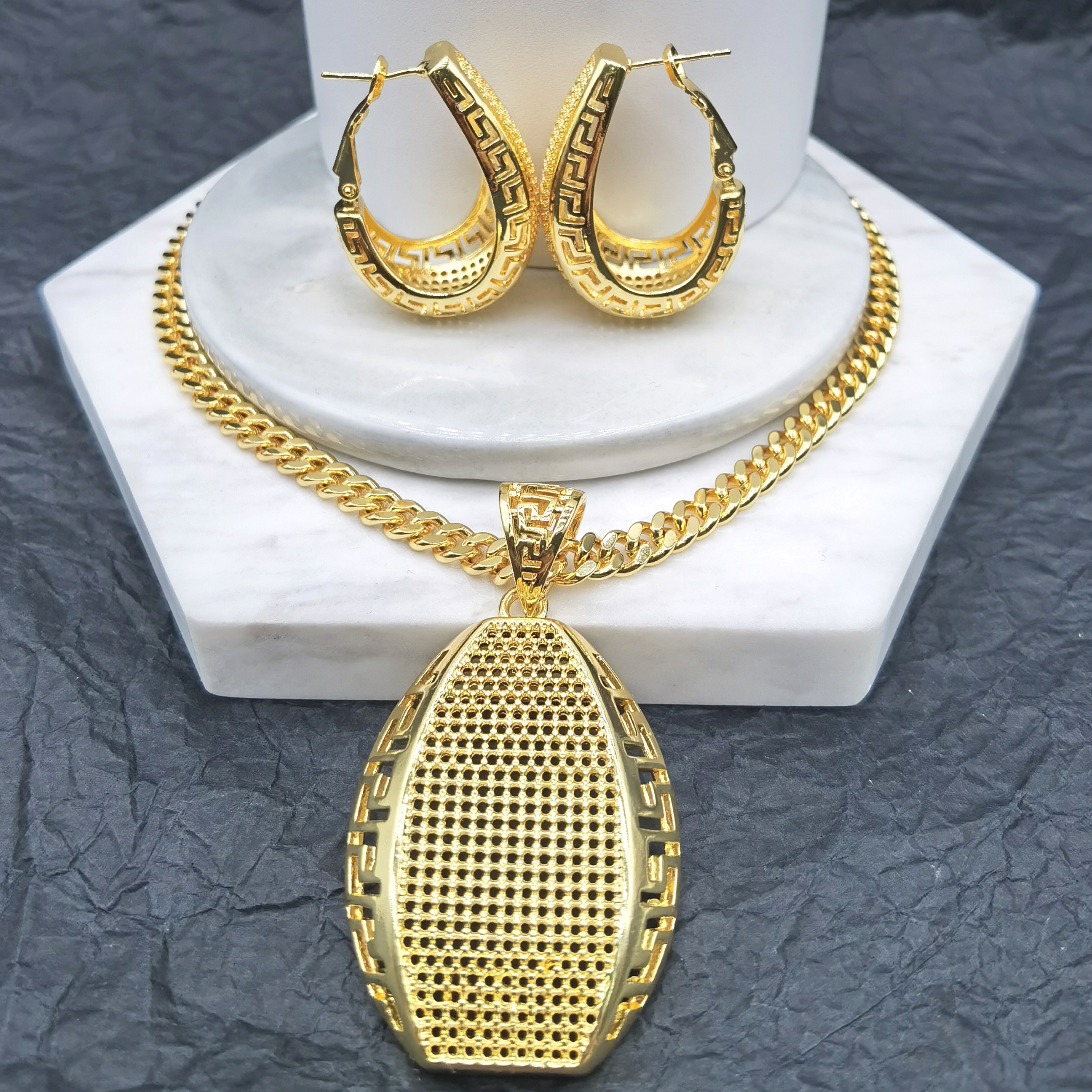 Fashion Jewelry 2022 Women's Brass Jewelry Set Earrings Pendant Twist Circle Party Anniversary Gold Plated Jewelry Set