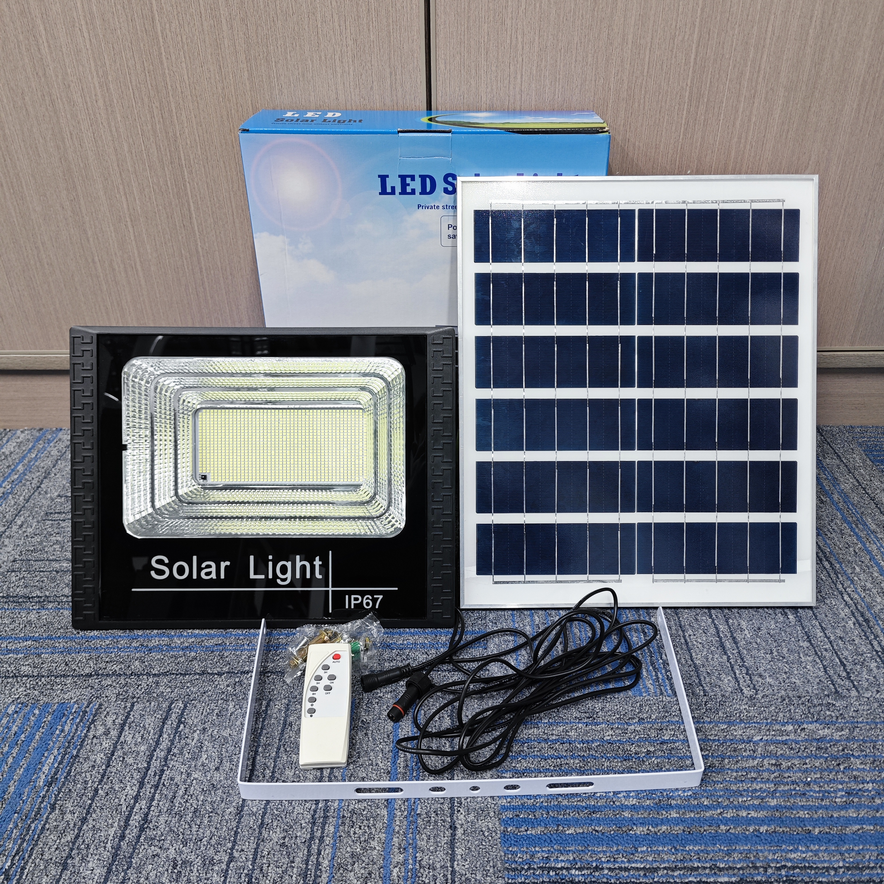 Solar Lights Outdoor Waterproof Reflector Solar 400w LED Solar Powered light  With  Remote Control