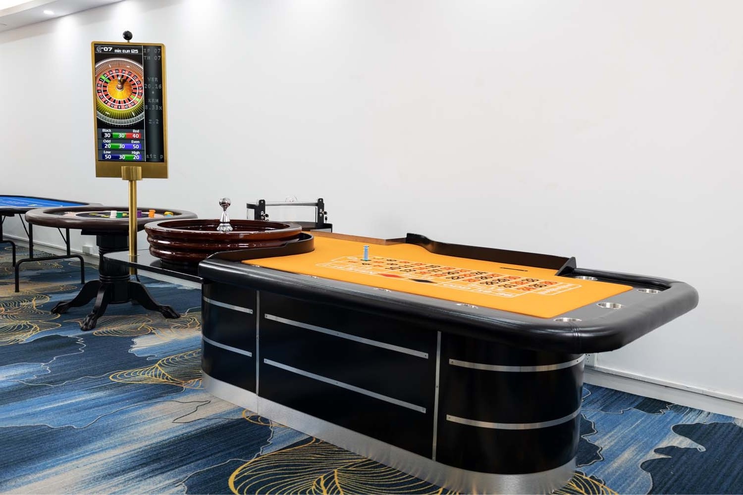 Customized luxury high-quality roulette table High quality cheap roulette table for casino