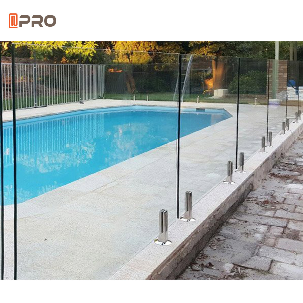 Residential garden and swimming pool metal tubular fencing