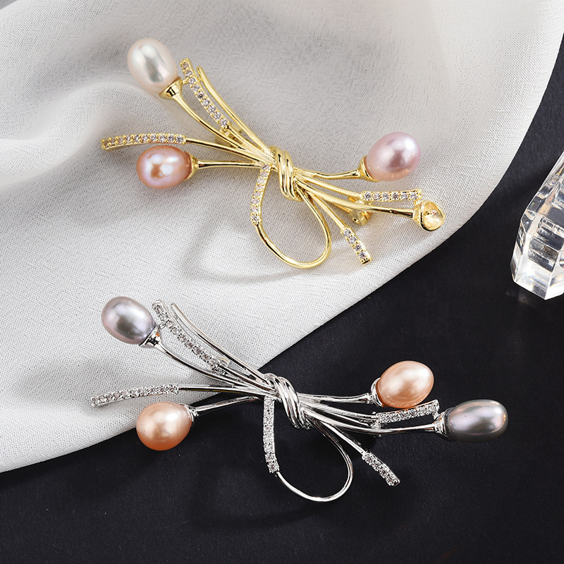 2023 Latest Style Chic Design Bowknot Pearl Brooch Brass Metal Women Brooch Zircon Jewelry Custom Wedding Party Gift Brooch