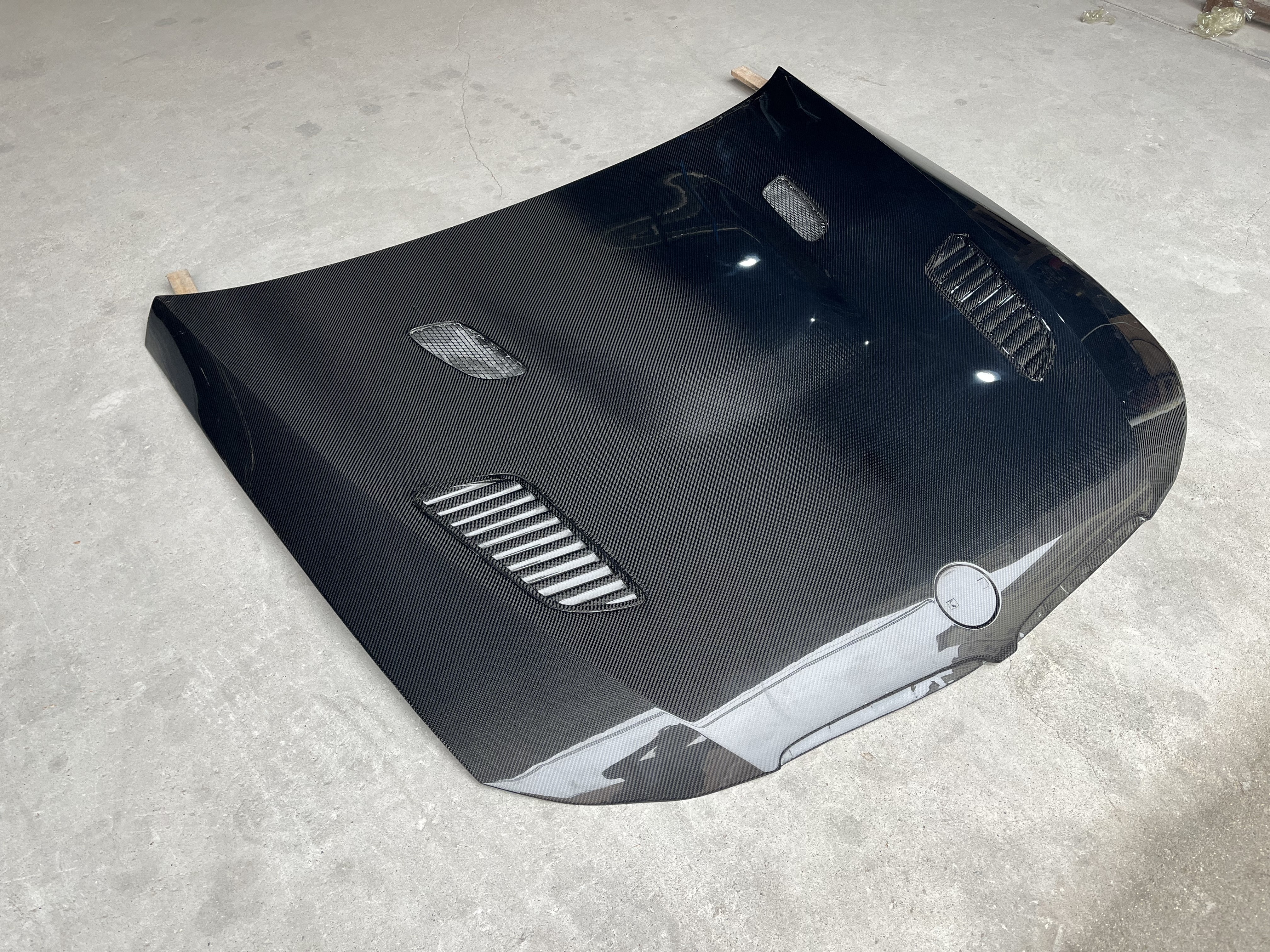 Factory Price carbon fiber hood for BMW E90 E92 E93 front scoop V design To M3 style bonnet 2008~2013