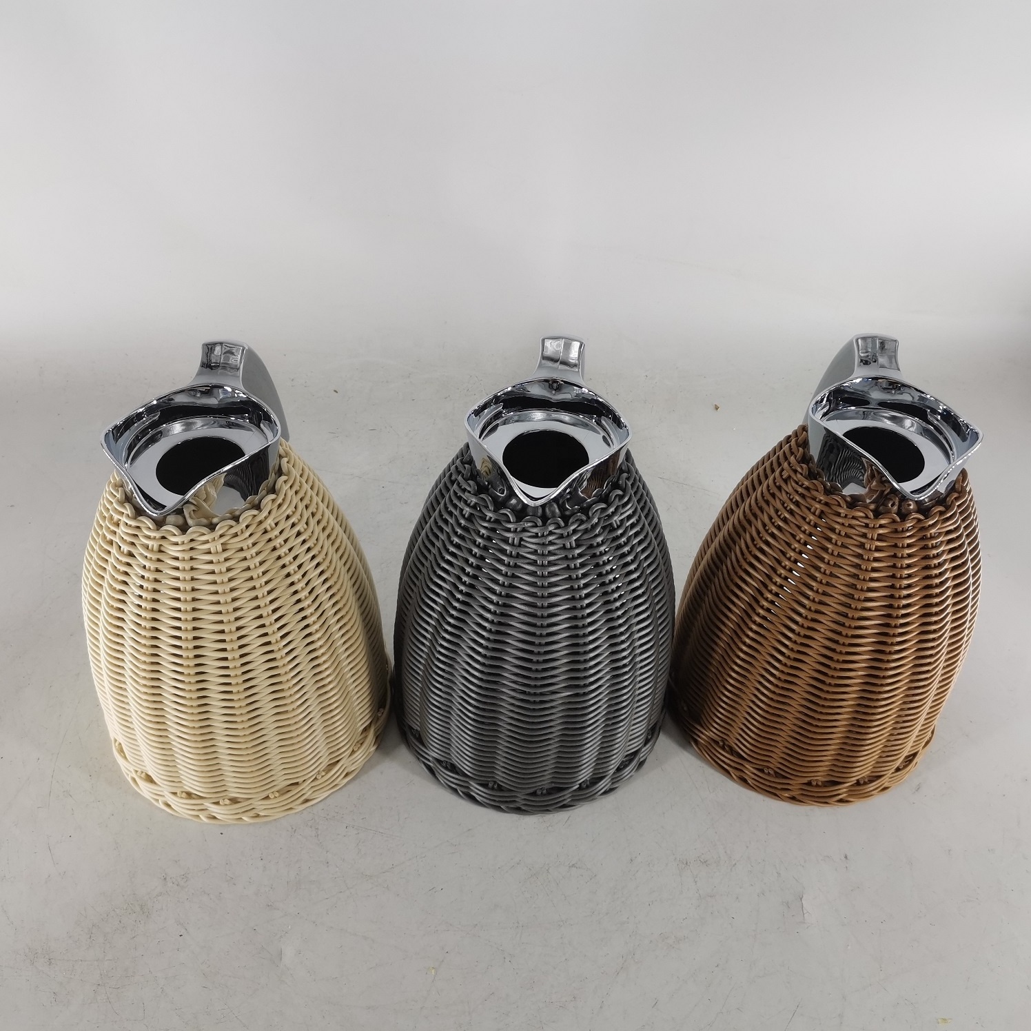 Popular New Stainless Steel Thermo Vacuum Flask Rattan Thermos Personalized Water Bottle Handmade Rattan Thermos Water Pots