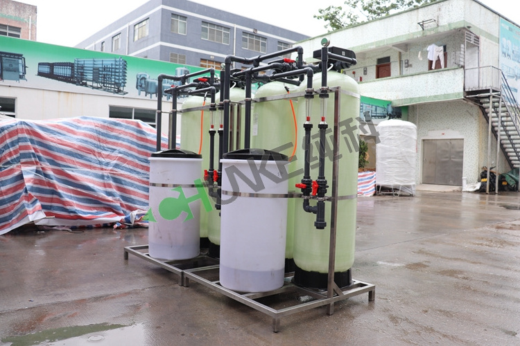 Calcium and magnesium ion organic matter filter RO membrane filter sand carbon softening water filtration equipment / machine