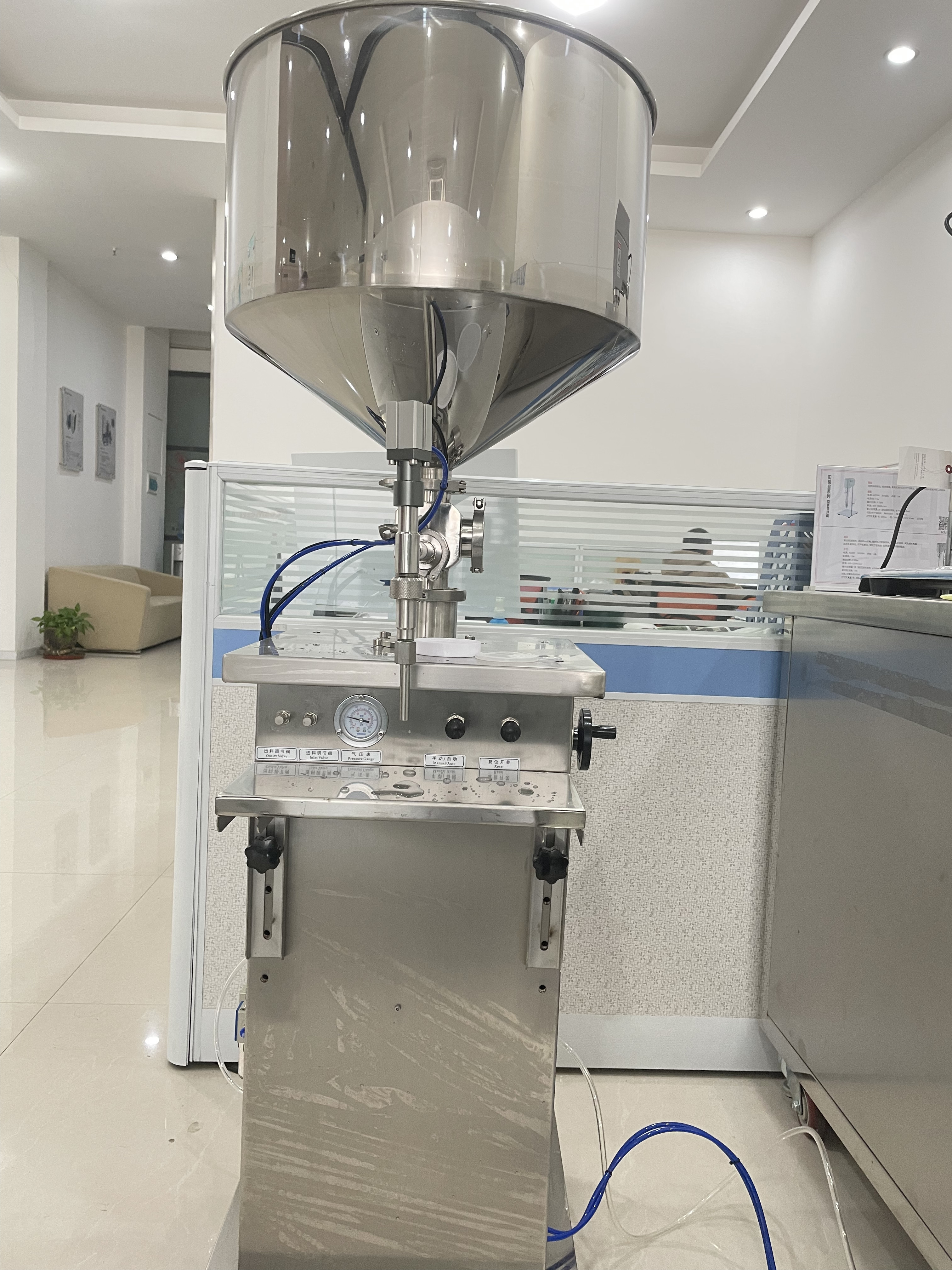 Semi-automatic Very Viscous Gel Filler Pneumatic Liquid Material Packaging Equipment Cream Paste Filling Machine for Cosmetics