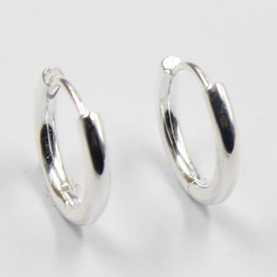 Hot Selling Korean Style Elegant Women Earrings Ins Style S925 Sterling Silver Earrings Smooth Surface Huggie Hoop Earrings /