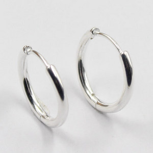 Hot Selling Korean Style Elegant Women Earrings Ins Style S925 Sterling Silver Earrings Smooth Surface Huggie Hoop Earrings /