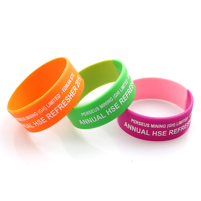 Hot sell customized glowing in dark silicone rubber bracelet wristbands for Events