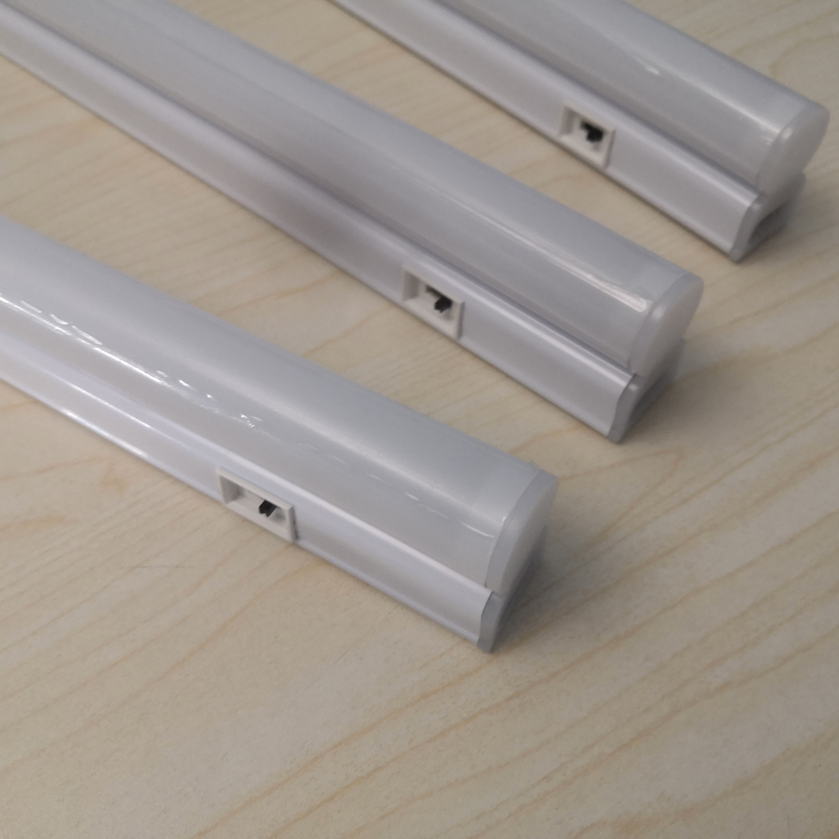 Direct Talk with Engineer LED Shop Lights 4 Foot LED Light Fixture LED Linear Fixture LED Tube Batten Light for Display Case