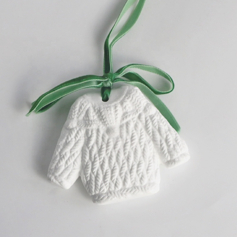 Wholesale White Sweater Shaped Fragrance Diffuser Ceramic Stone Home Interior Decoration Hanging Closet Air Freshener