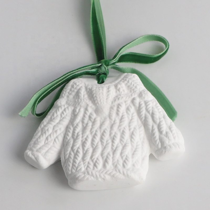 Wholesale White Sweater Shaped Fragrance Diffuser Ceramic Stone Home Interior Decoration Hanging Closet Air Freshener