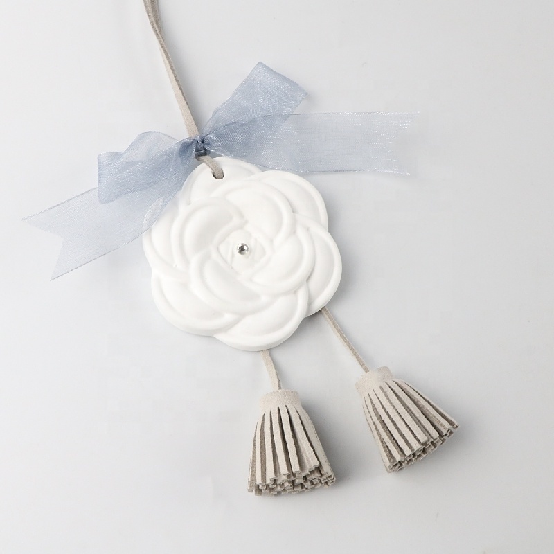 Hanging Camellia Shaped Ceramic Aroma Fragrance Oil Pendant Scented Plaster Flower Essential Oil Diffuser