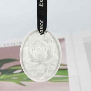 Hanging Ceramic Oval Rose Flower Diffuser Car Air Freshener Aroma Stone Pendant Scented Plaster Home Decoration Hanging Plaster