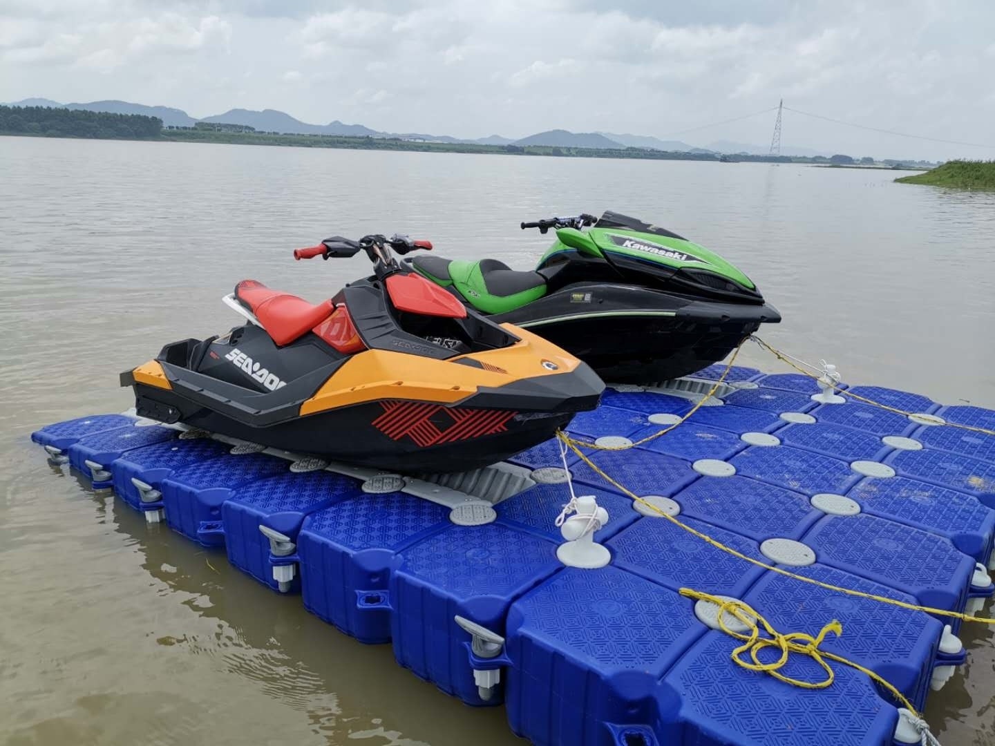 Size 50*50*40cm grey cube pontoon dock for jet ski with low price