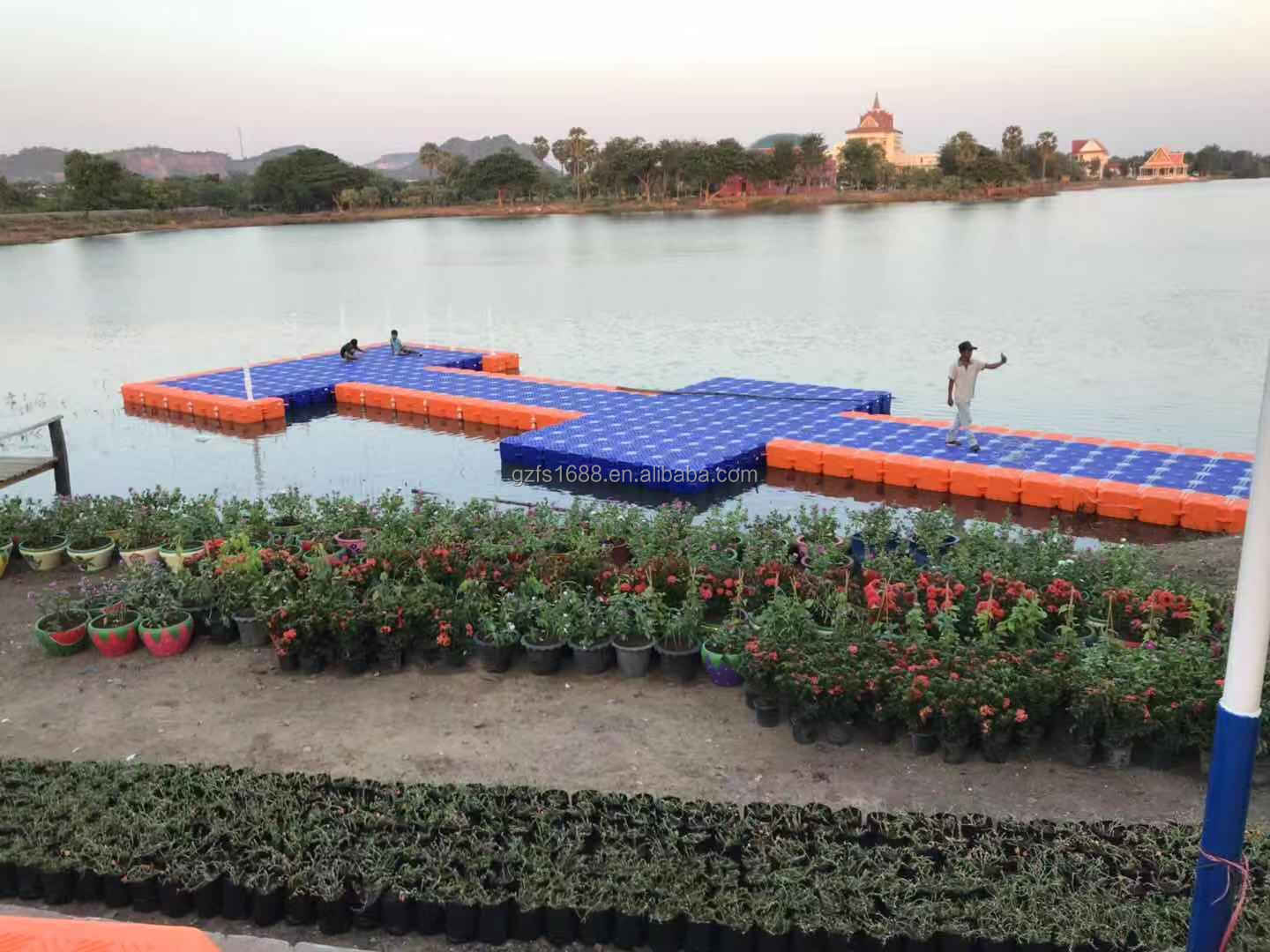 HDPE material single cube jet ski floating dock with bollard