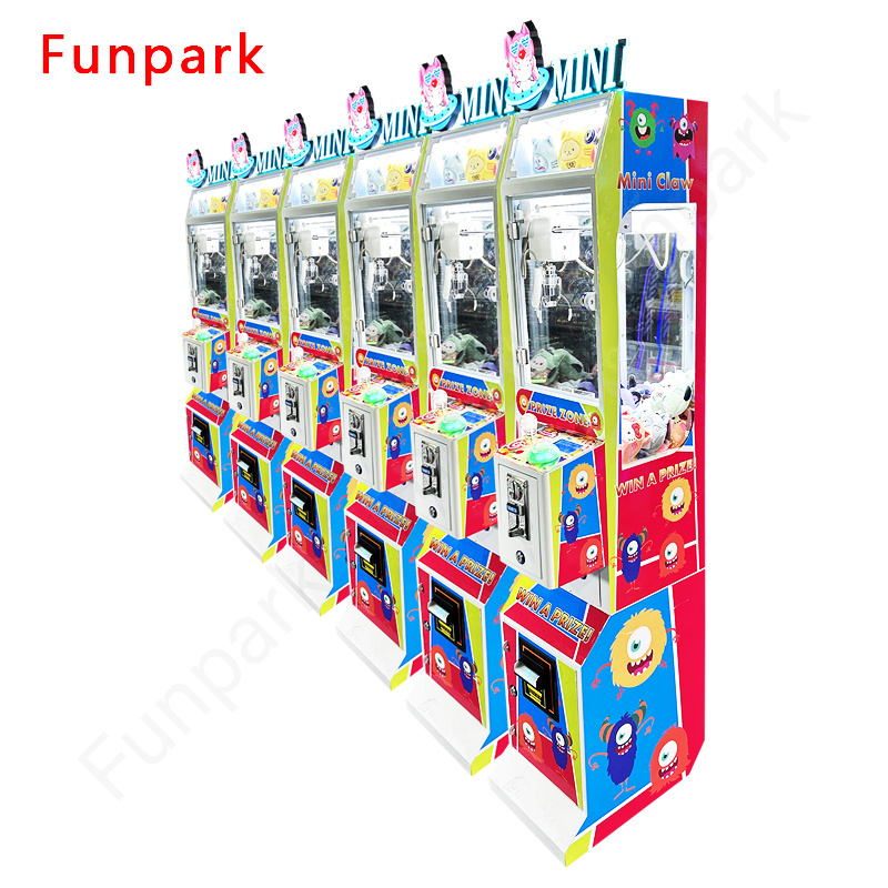 Wholesale Funpark Coin Operated toys world Candy Vending Mini Claw Machine with Cash Bill Acceptor for Sale Claw Game Machine