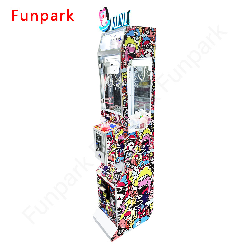 Wholesale Funpark Coin Operated toys world Candy Vending Mini Claw Machine with Cash Bill Acceptor for Sale Claw Game Machine