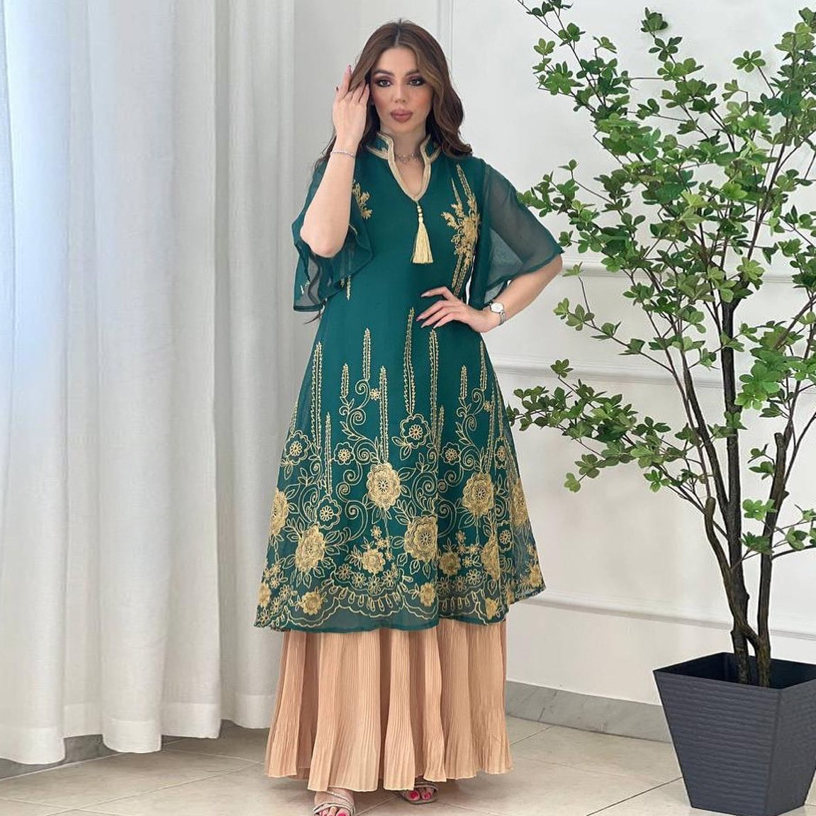 Middle Eastern fashion mesh embroidery dress with tassel stitching chiffon pleated fashion Muslim women's clothing