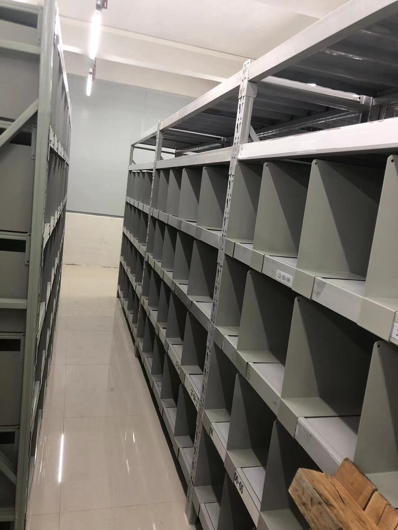 Factory sales, large capacity warehouse 200kg shelves medium adjustable metal storage racks and shelves