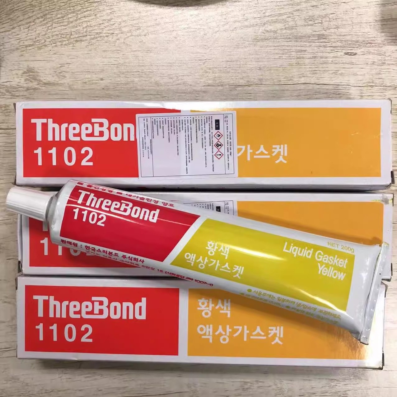 Japan ThreeBond 1102 Gasket adhesive oil and water resistant yellow non-drying sealant