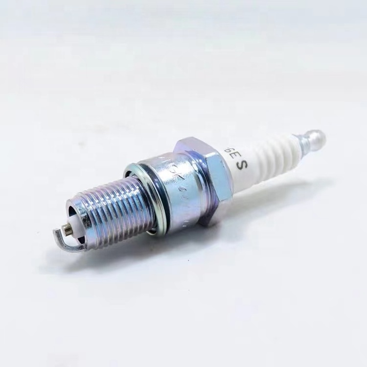 Bujia 7811 Bp6es 60504563 420545502 F6tc W6DC N10y 98079-56811 Motorcycle Scooter Spark Plug