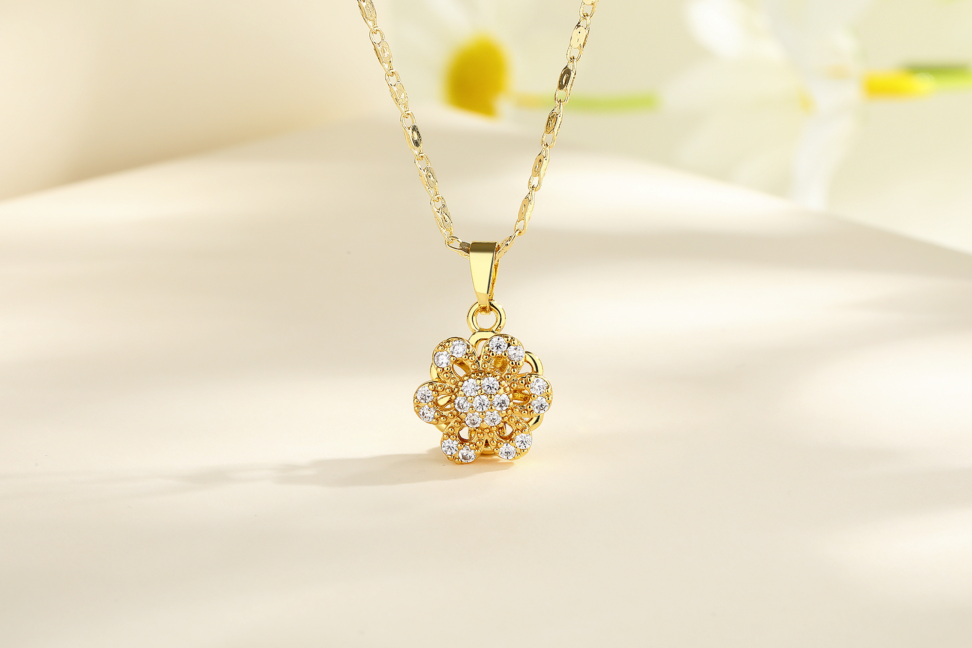 Fashion Hip Hop 3A Cubic Zirconia 18K Gold Filled Chain Jewellery Flower Charm Rotating Necklace For Women