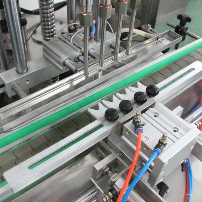 Liquid soap shampoo bottle filling machine/equipment/production line