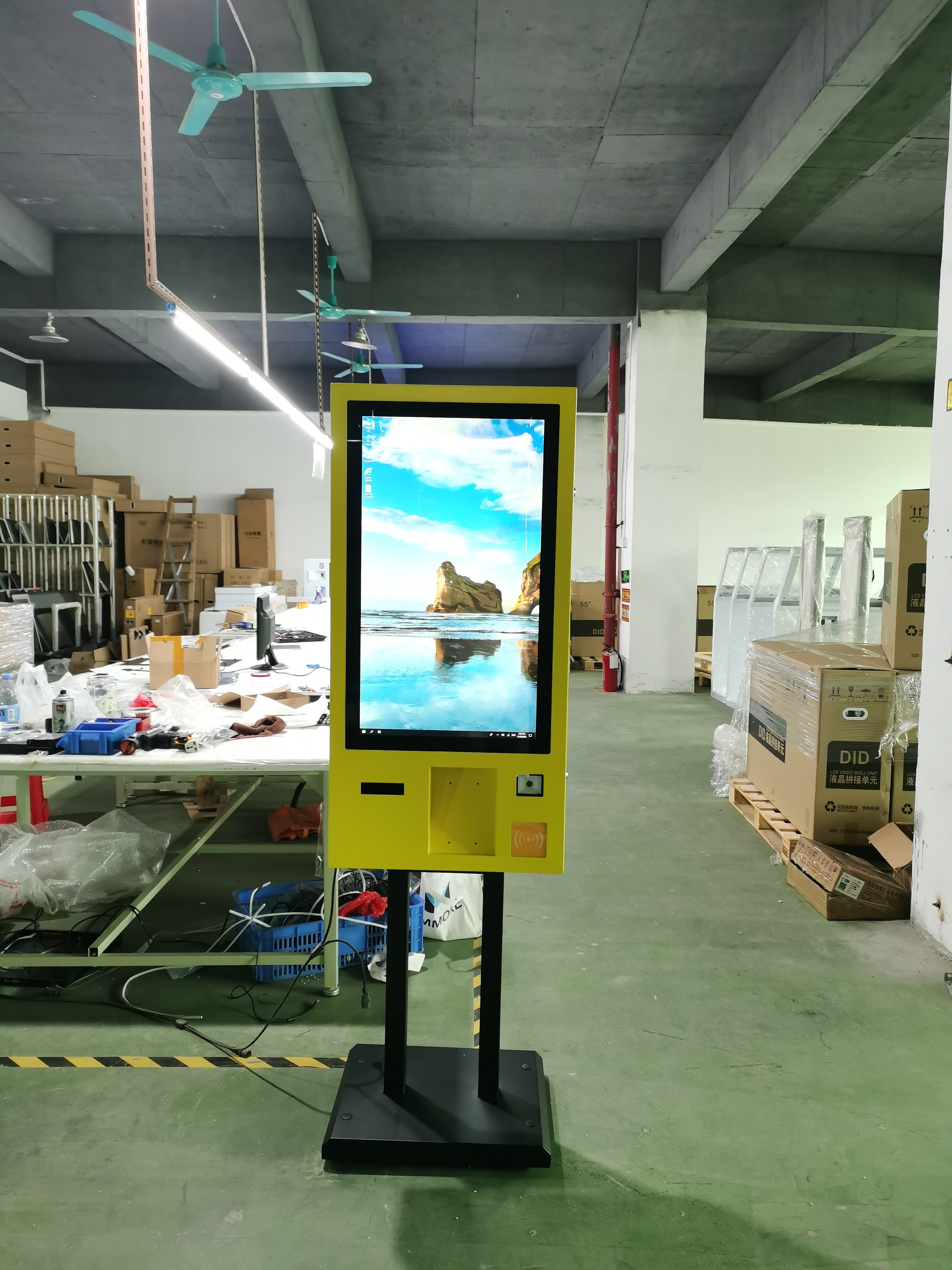 Professional order machine manufacturer 21.5'' 23.6'' 27'' 32'' wall mount free standing support custom self-order payment kiosk