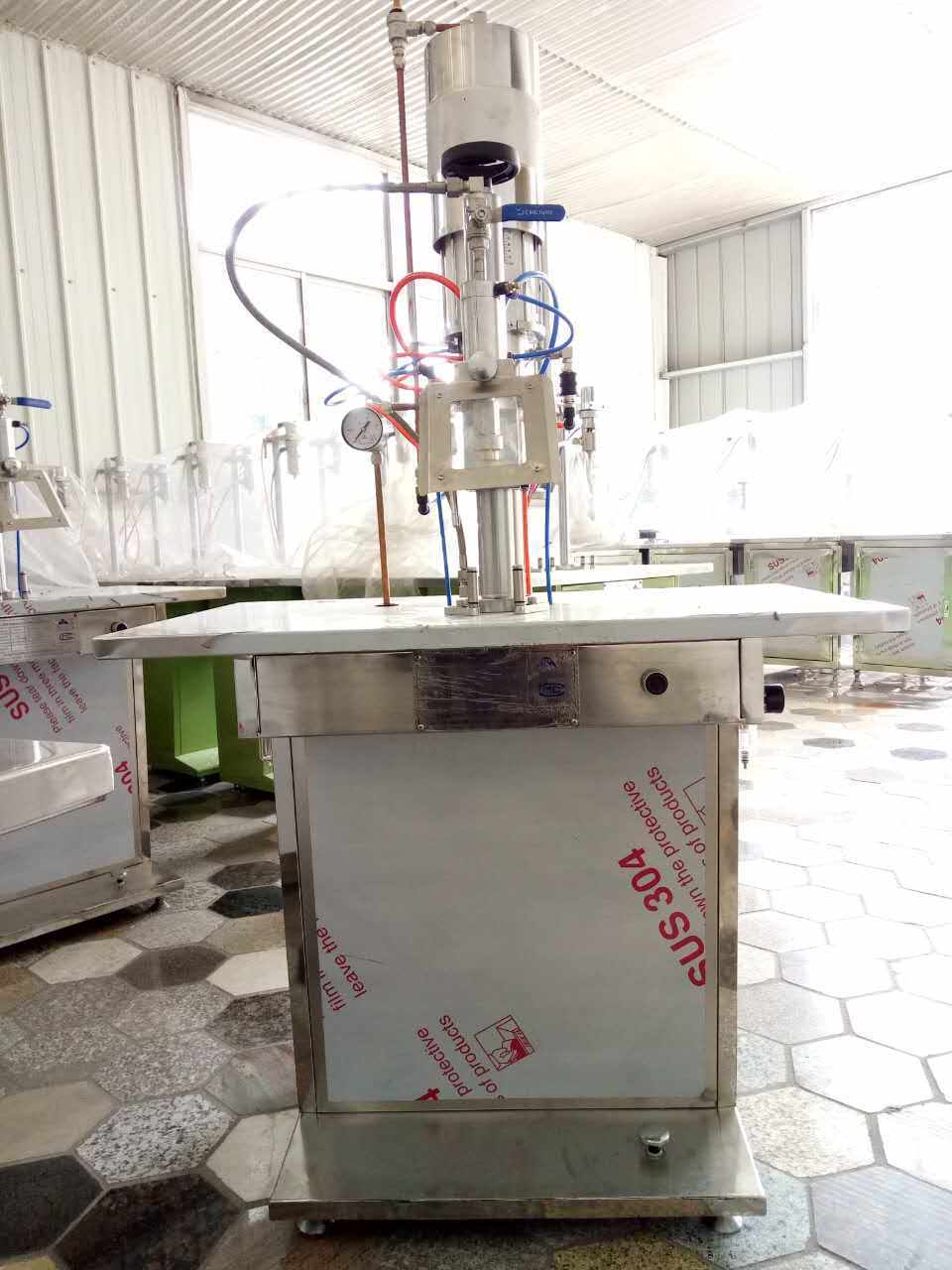 Air freshener filler /aerosol gas filling and sealing machine for spray can