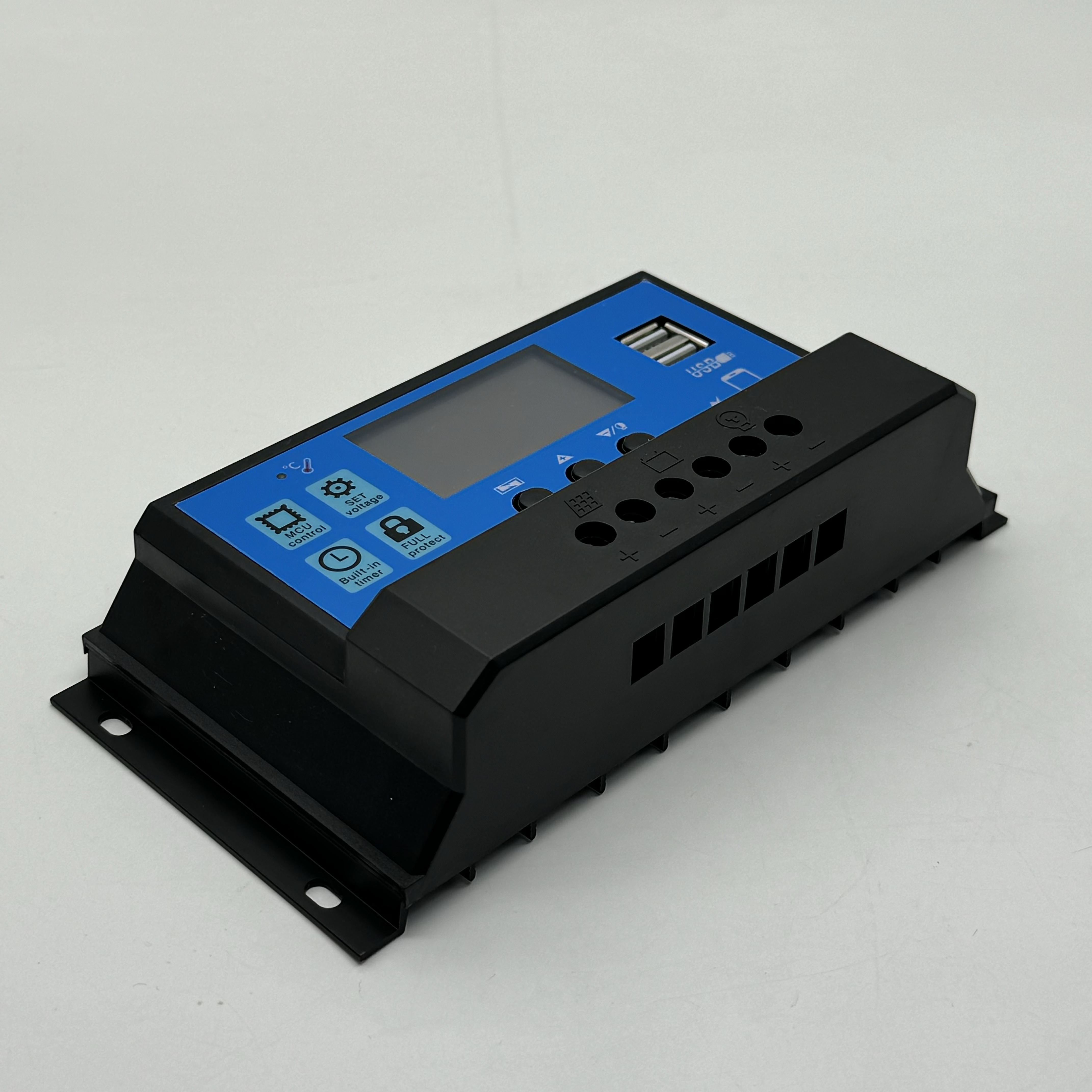 Wholesale Price Solar Charge Controller 12V/24V 60A Solar Panel PWM Charging with Dual USD Digital Display