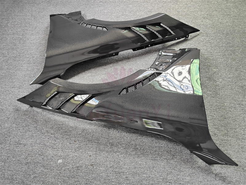 A pair of high-quality 3K carbon fiber L-style mudguards for direct factory sales of B 4 Series G26 four door body kit