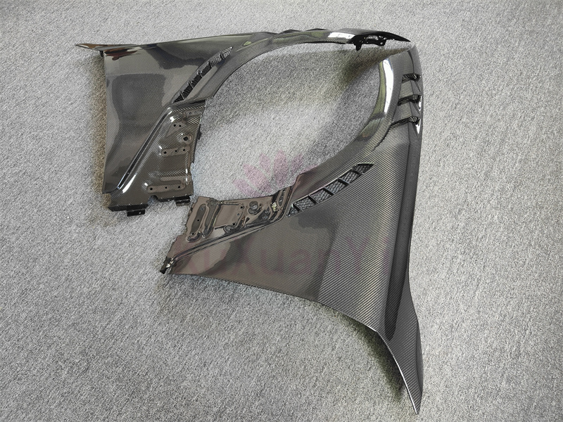 A pair of high-quality 3K carbon fiber L-style mudguards for direct factory sales of B 4 Series G26 four door body kit