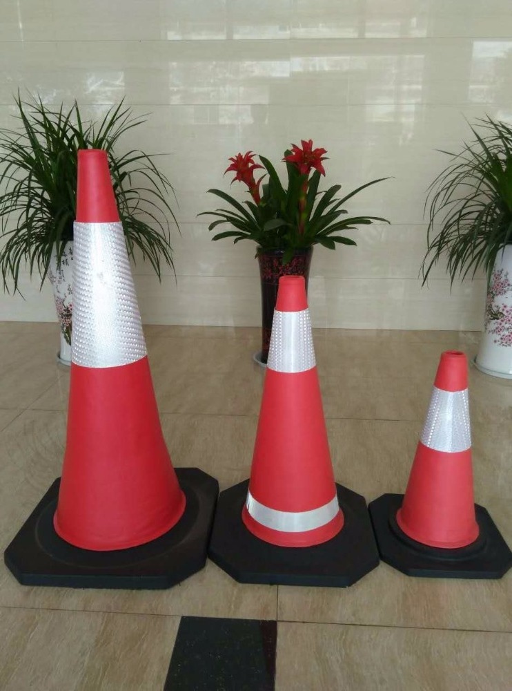 China Cheap Used 28' Reflective plastic Safety eva traffic cone 70cm