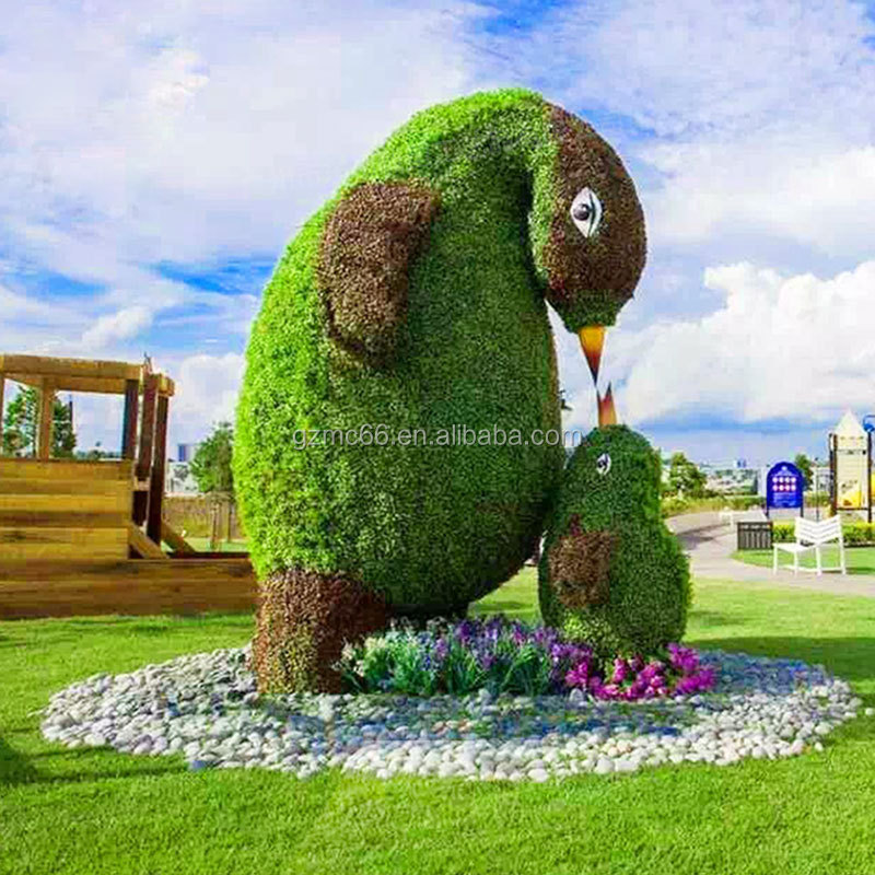 Garden Decoration Artificial Grass Fiberglass Penguin Statues Resin Artificial Green Grass Animal Sculpture