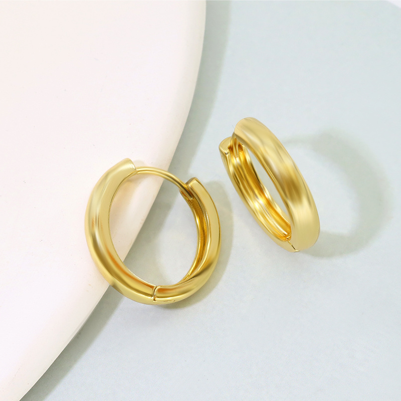 Wholesale Cheap Fashion Simple Minimalist Jewelry 18k Gold Plated Huggie Hoop Earrings For Women